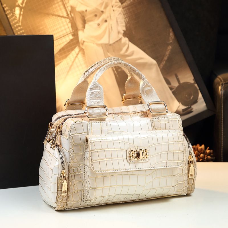 Luxury Bags In Sale - 高級デザイナーブランドの新品高品質レザーピローバッグ、ハンドホールド女性用ファッションショルダーバッグ、シンプルなクロスボディバッグ、人気商品