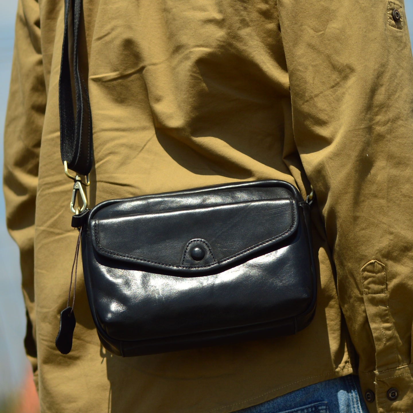 Luxury Bags Made In China - AETOO 高級レザー製メンズシングルショルダークロスボディバッグは、最高級の牛革を使用しており、エレガントな雰囲気を特徴としています。 手作りの牛革製品