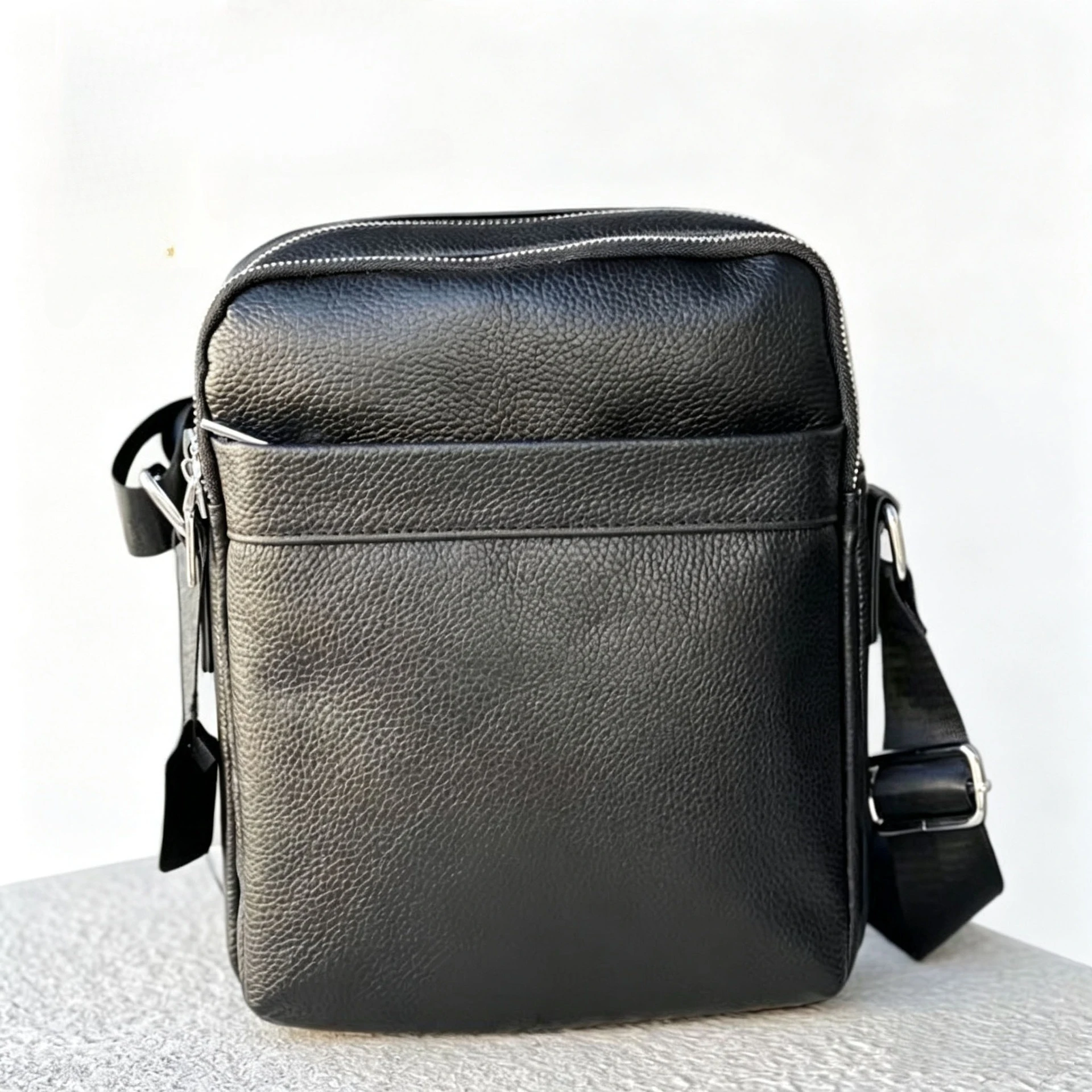 新作高級メンズハンドバッグ。100％本物の牛革を使用した、男 - Luxury Bags For Men Brands のレビューと価格