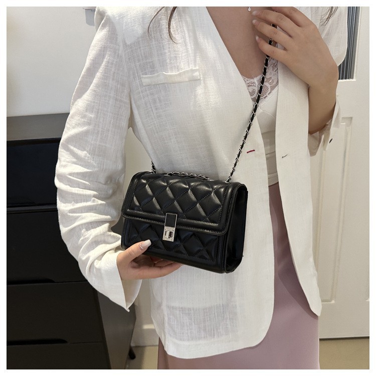 2026年新作、洗練されたデザインのキルティングチェーンショ - Chain Crossbody Quilted のレビューと価格