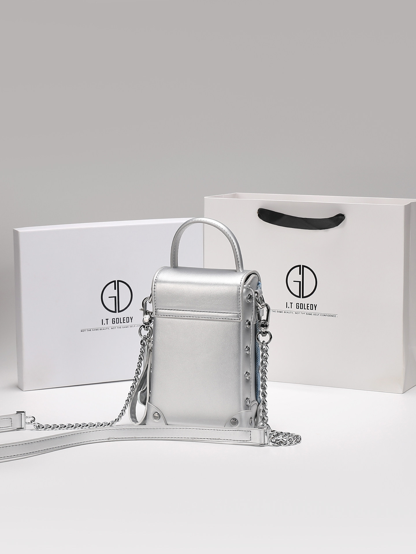 豪華で特別なハンドヘルド携帯電話バッグ、美しいダイヤモンドと - Luxury Bags Denim のレビューと価格