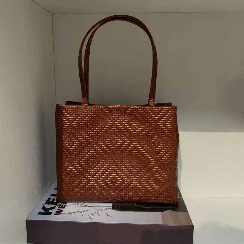 メンディー 本革 織りプリント グレイン トートバッグ オー - Luxury Bags Office のレビューと価格