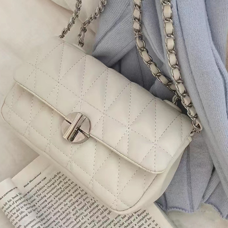 2026年新作、女性用、キルティング加工のチェーン付きフラッ - Chain Crossbody Quilted のレビューと価格