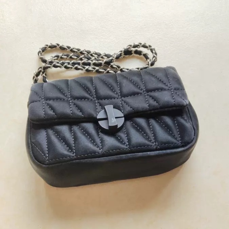 2026年新作、女性用、キルティング加工のチェーン付きフラッ - Chain Crossbody Quilted のレビューと価格