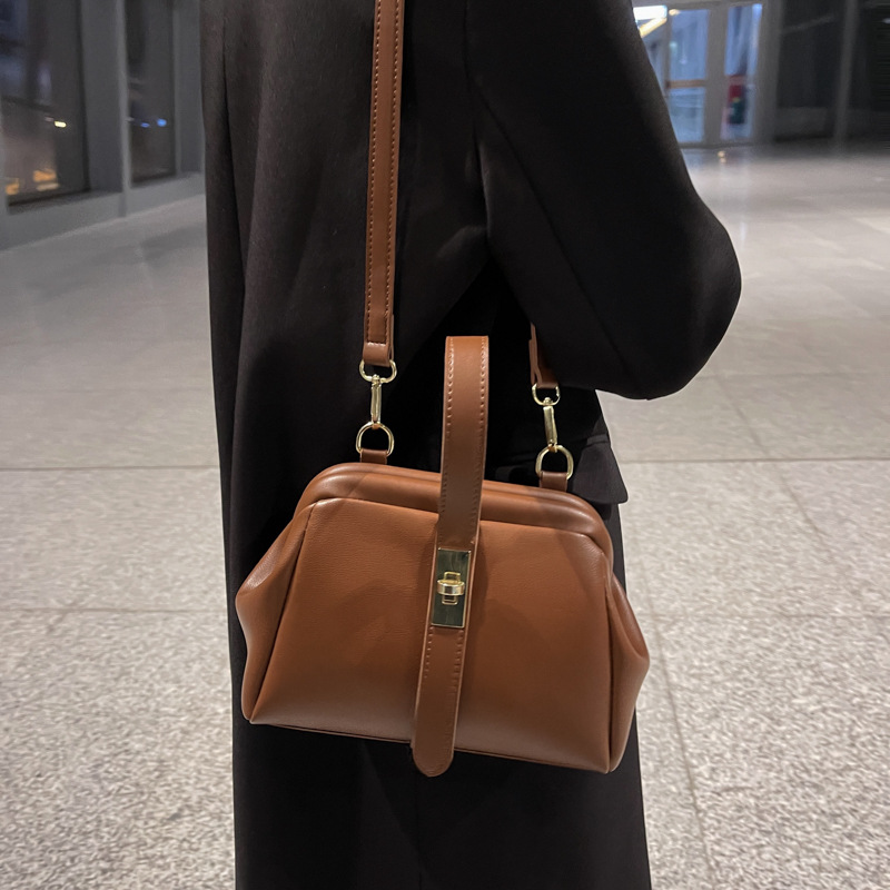 ニューヴィンテージショルダーバッグ 高級レザー メタルバック - Luxury Bags In Sale のレビューと価格
