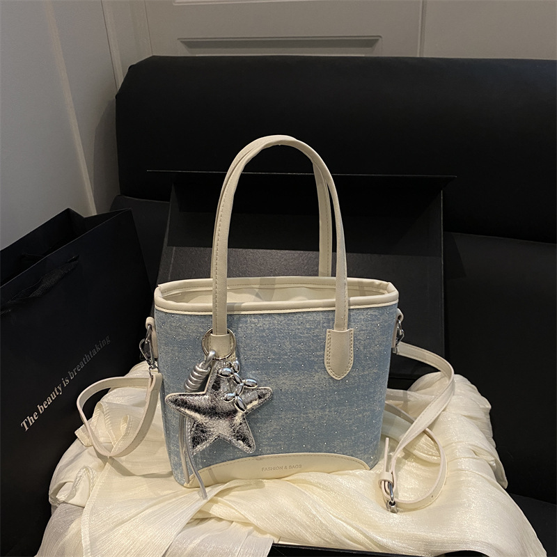 デニム素材の脇下ショッパートートバッグ、大容量デザイナーショ - Luxury Bags Denim のレビューと価格