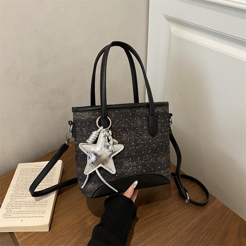 デニム素材の脇下ショッパートートバッグ、大容量デザイナーショ - Luxury Bags Denim のレビューと価格