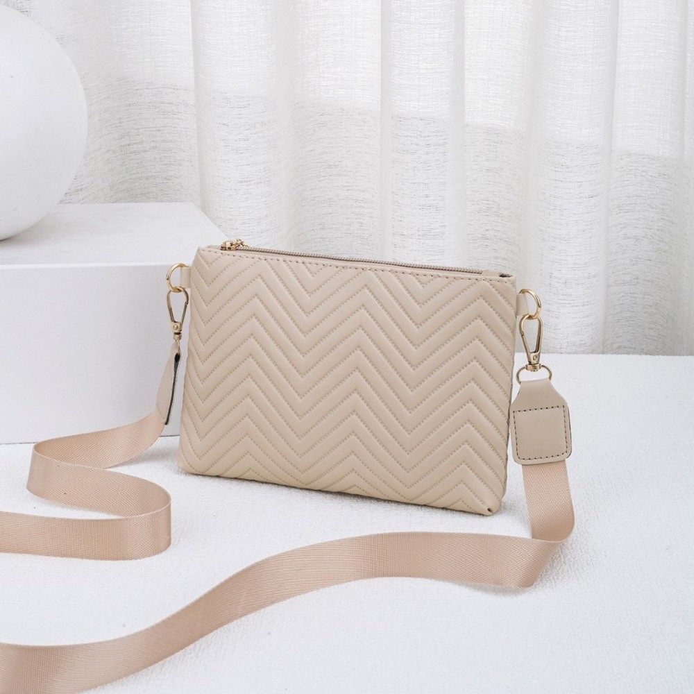 エレガントなキルトチェーンクロスボディバッグ、PUウェーブ柄 - Chain Crossbody Quilted のレビューと価格